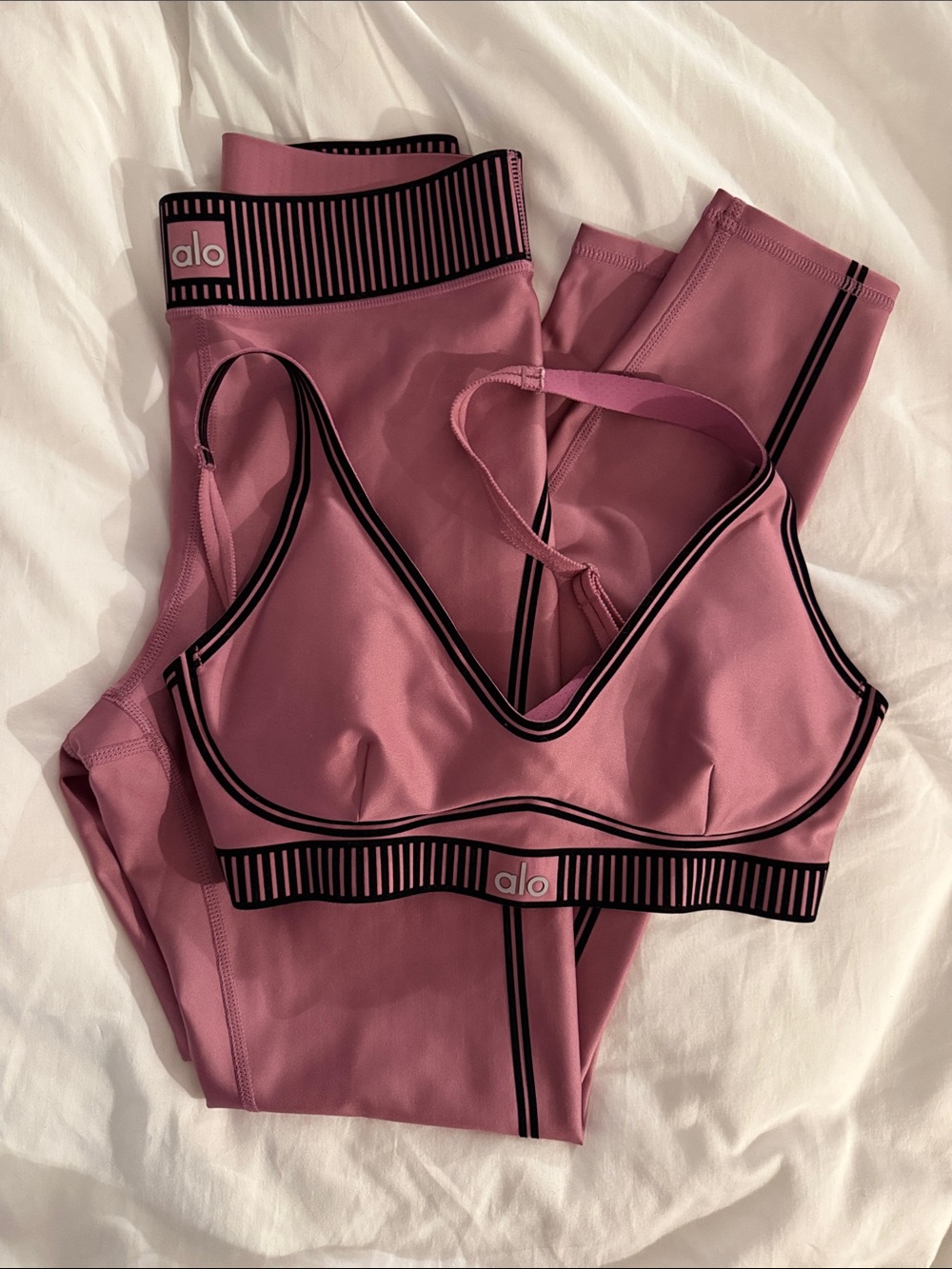 ALO Yoga Pink Seamless Sports Bra and Leggings Set